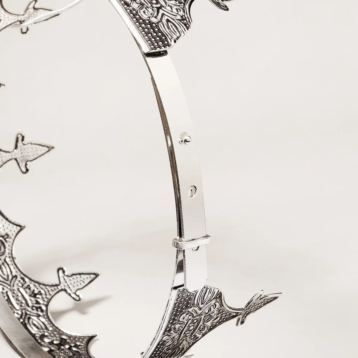 Embrace Regal Splendor: Royal King & Queen Metal Crowns and Tiaras for Unforgettable Moments!