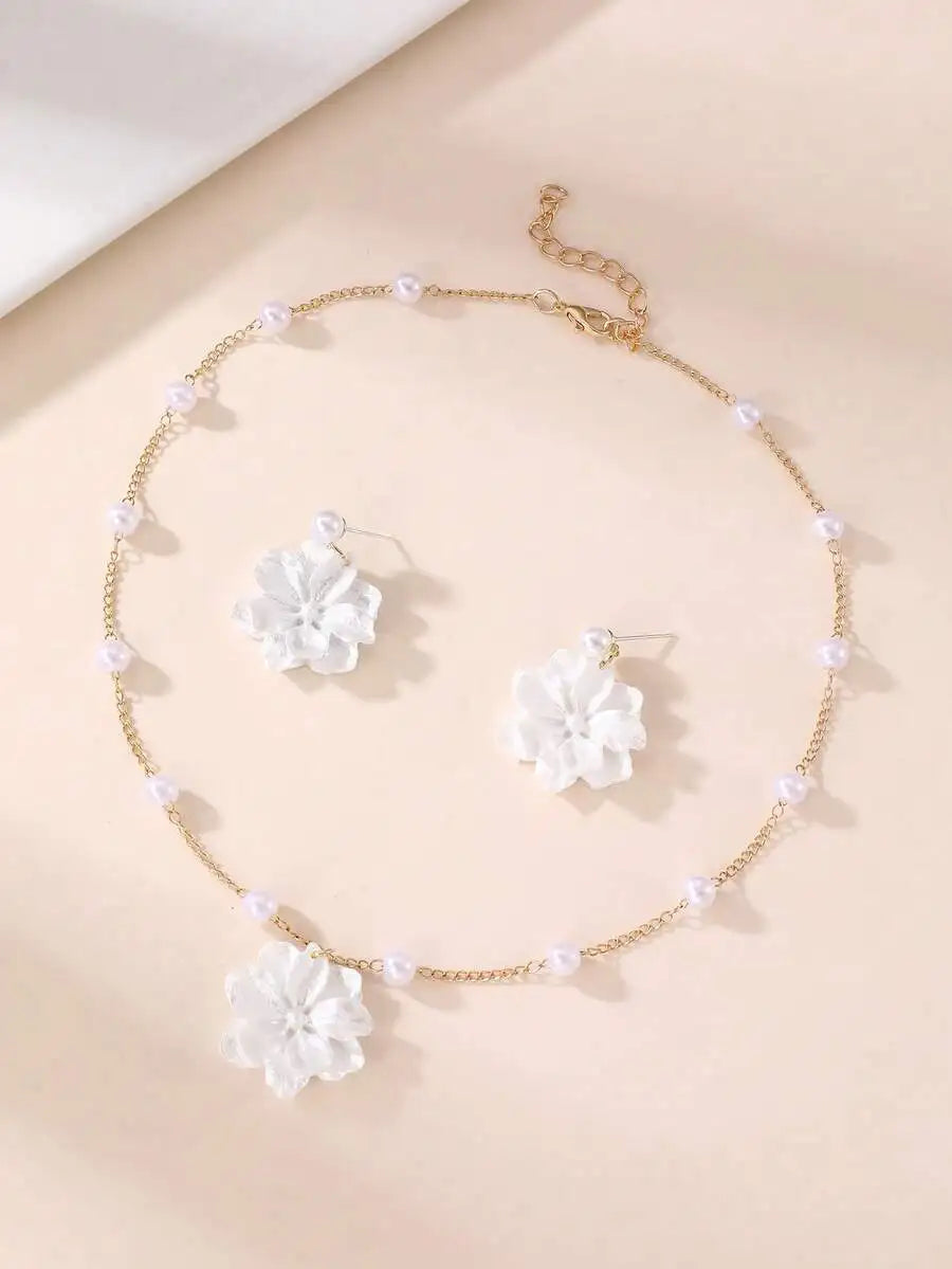 Girls Floral Jewellery Set | 3-Piece Flower Earrings & Pendant Necklace Set | Teen Girls Jewellery Gift.