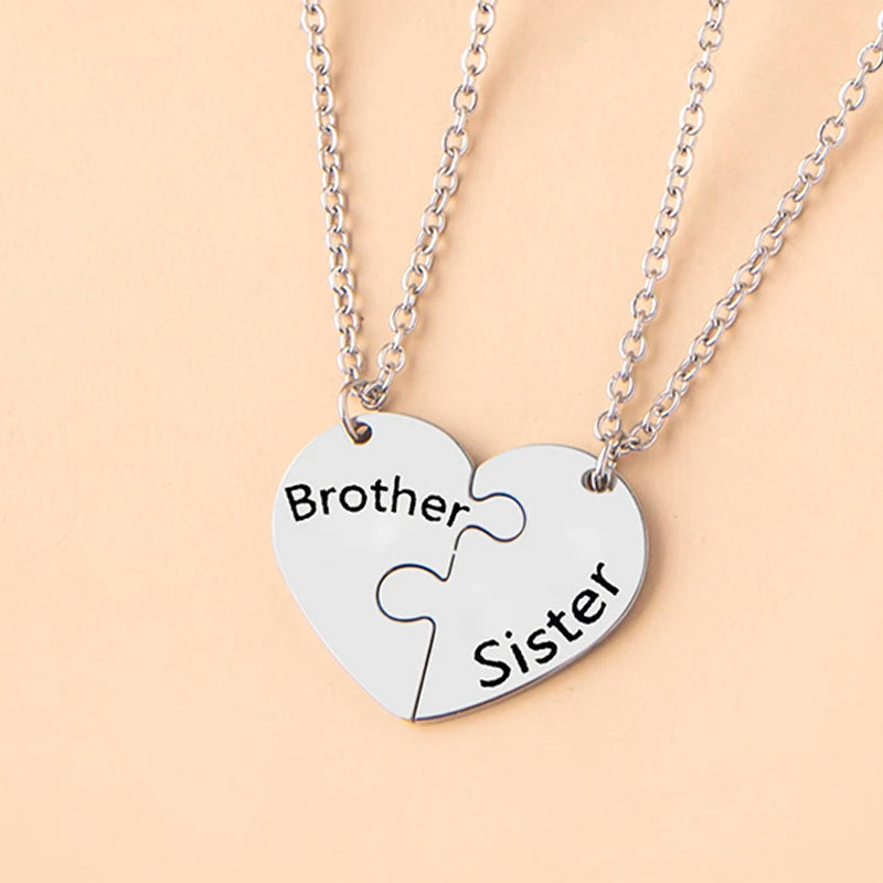 Trendy 2-Pcs Brother & Sister Spliced Heart Puzzle Necklace Set – Unisex Stainless Steel Family Jewellery Gift!
