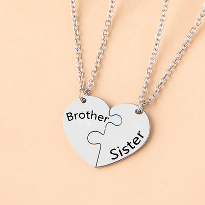 Trendy 2-Pcs Brother & Sister Spliced Heart Puzzle Necklace Set – Unisex Stainless Steel Family Jewellery Gift!