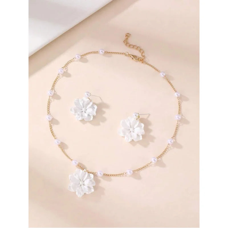 Girls Floral Jewellery Set | 3-Piece Flower Earrings & Pendant Necklace Set | Teen Girls Jewellery Gift.