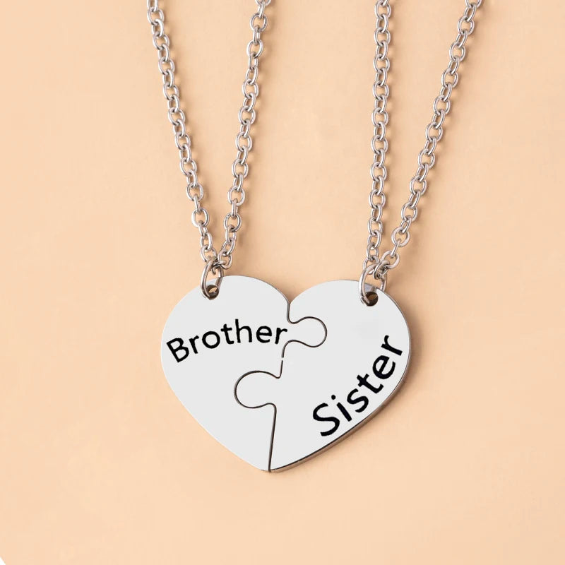 Trendy 2-Pcs Brother & Sister Spliced Heart Puzzle Necklace Set – Unisex Stainless Steel Family Jewellery Gift!