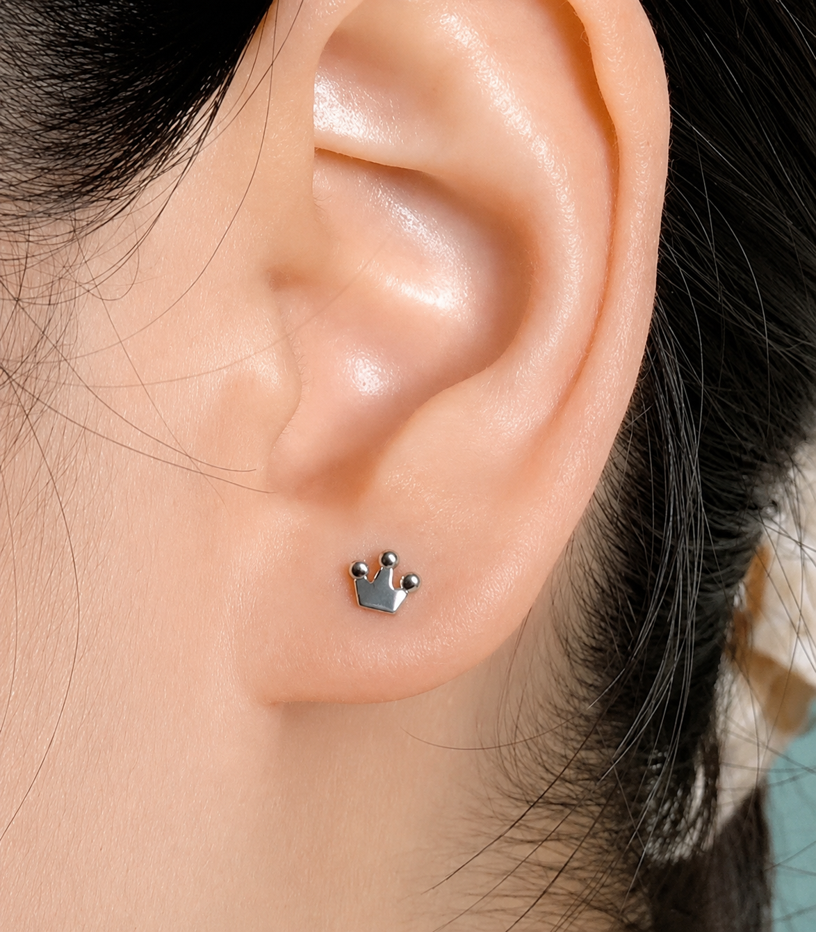 Hypoallergenic crown earrings designed for sensitive ears